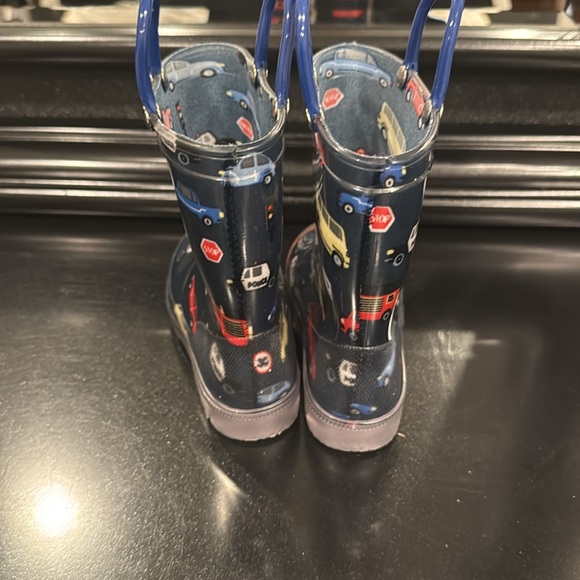 AUTOMOBILE CARS LIGHT UP RAIN BOOTS. WORN 3X. BRAND NEW CONDITION. - Picture 8 of 11